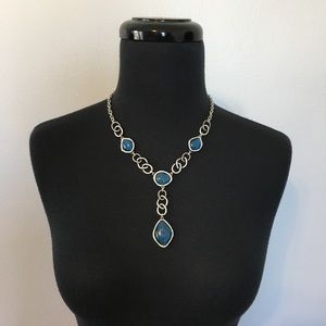 VTG Avon NRQ Necklace and Earrings Set